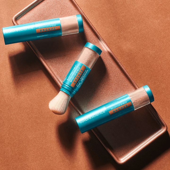 Set Sunforgettable Total Protection Brush-On Shield Bronze with SPF 50 Lifestyle - Colorescience UK 